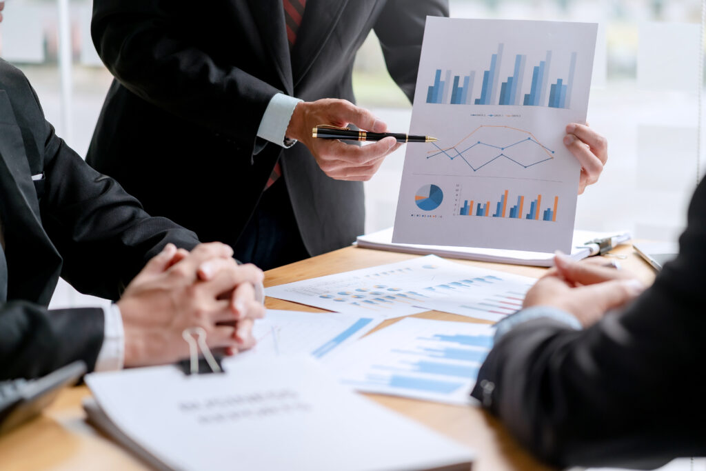 business-team-working-together-planning-investment-2023-11-27-05-14-27-utc-1024x683 Leistungsübersicht